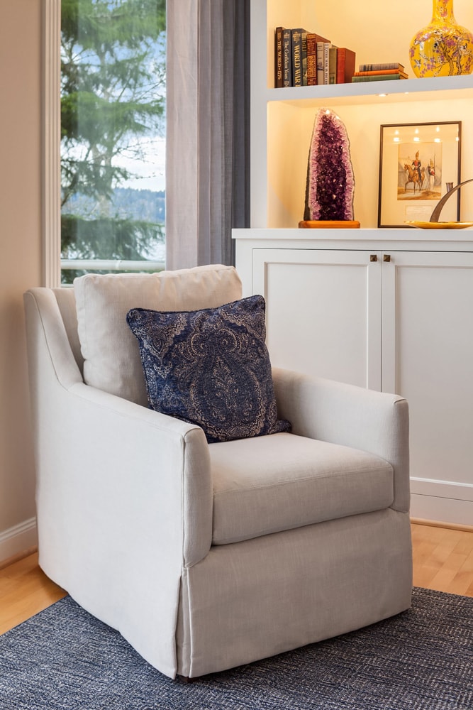 Lake Sammamish Waterfront Living Room Chair Design