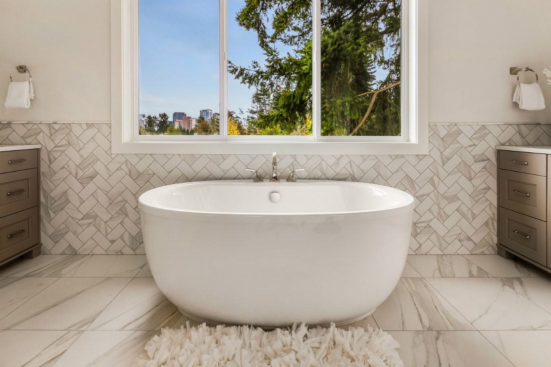 porcelin-tub-michelle-yorke-interior-bathroom-design
