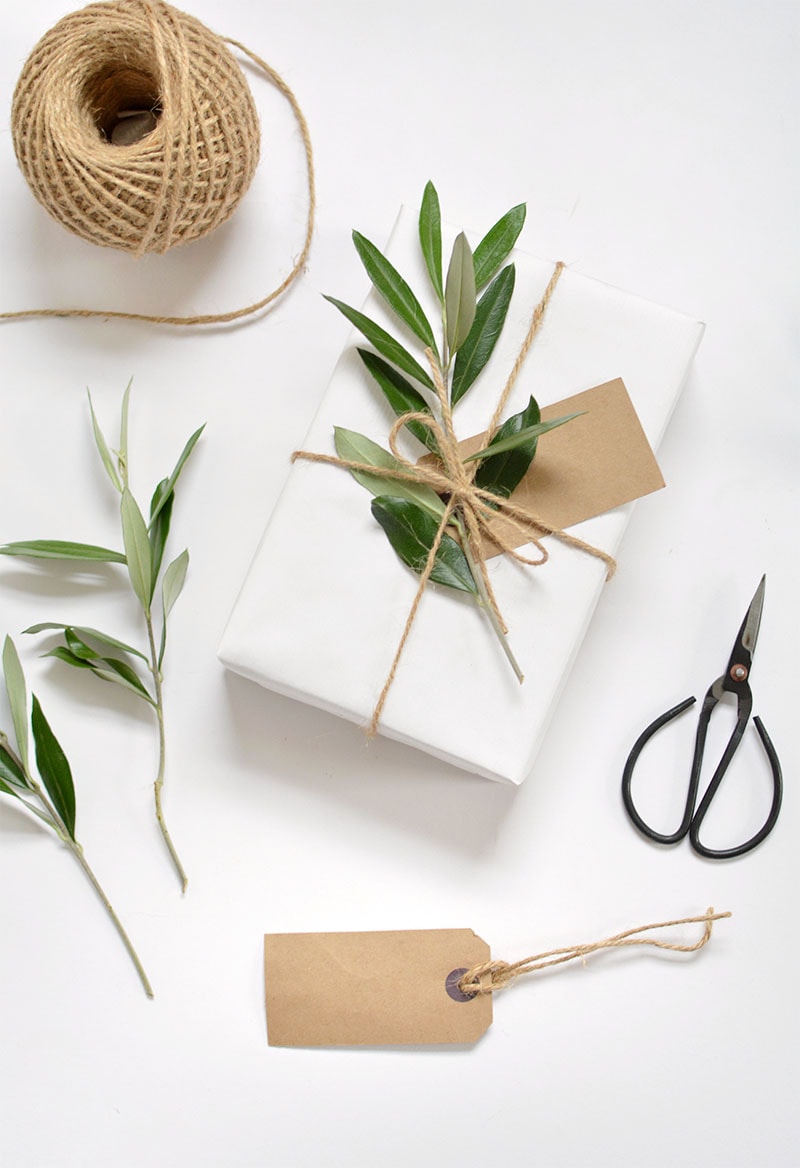 Easy Ways To Wrap Christmas Presents