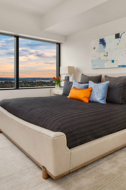bellevue-wa-bedroom-interior-design-throw-pillows