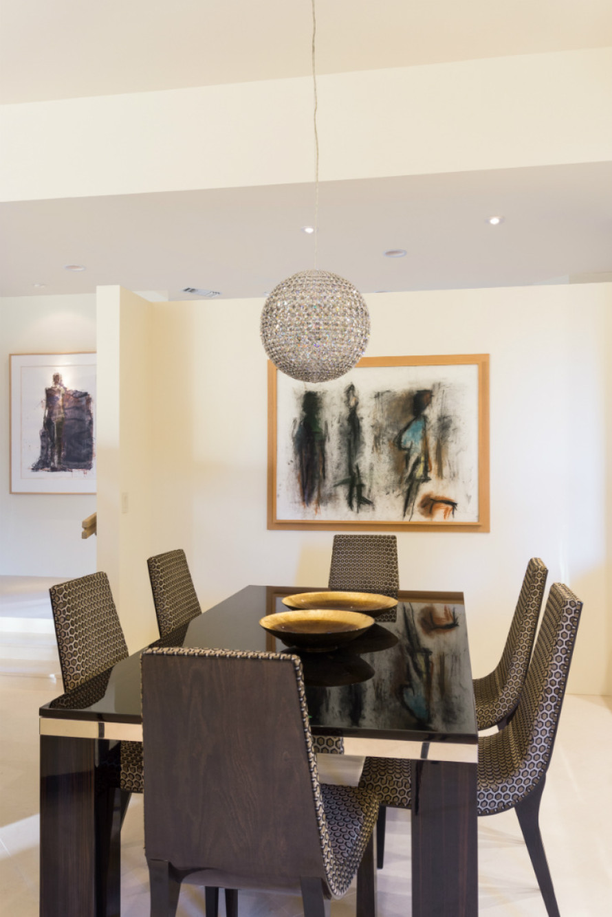 dining-table-black-globe-chandelier-palm-springs-ca