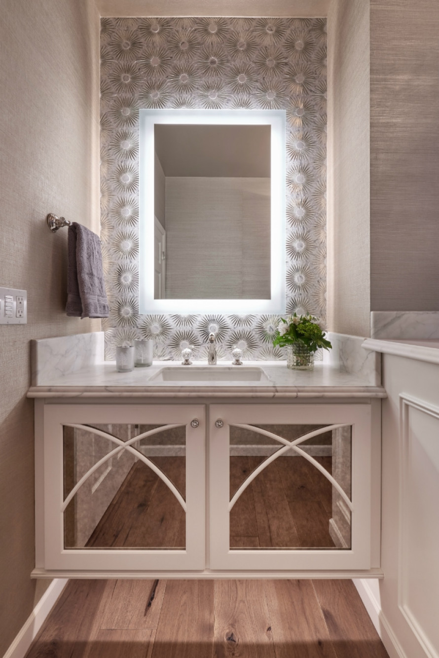 michelle-yorke-bathroom-interior-design-light-behind-mirror