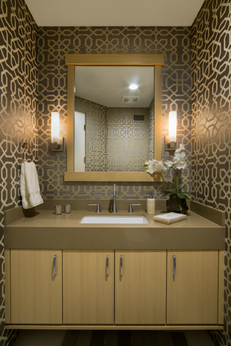 palm-springs-ca-interior-design-bathroom-powder-room-gold-brown-wallpaper