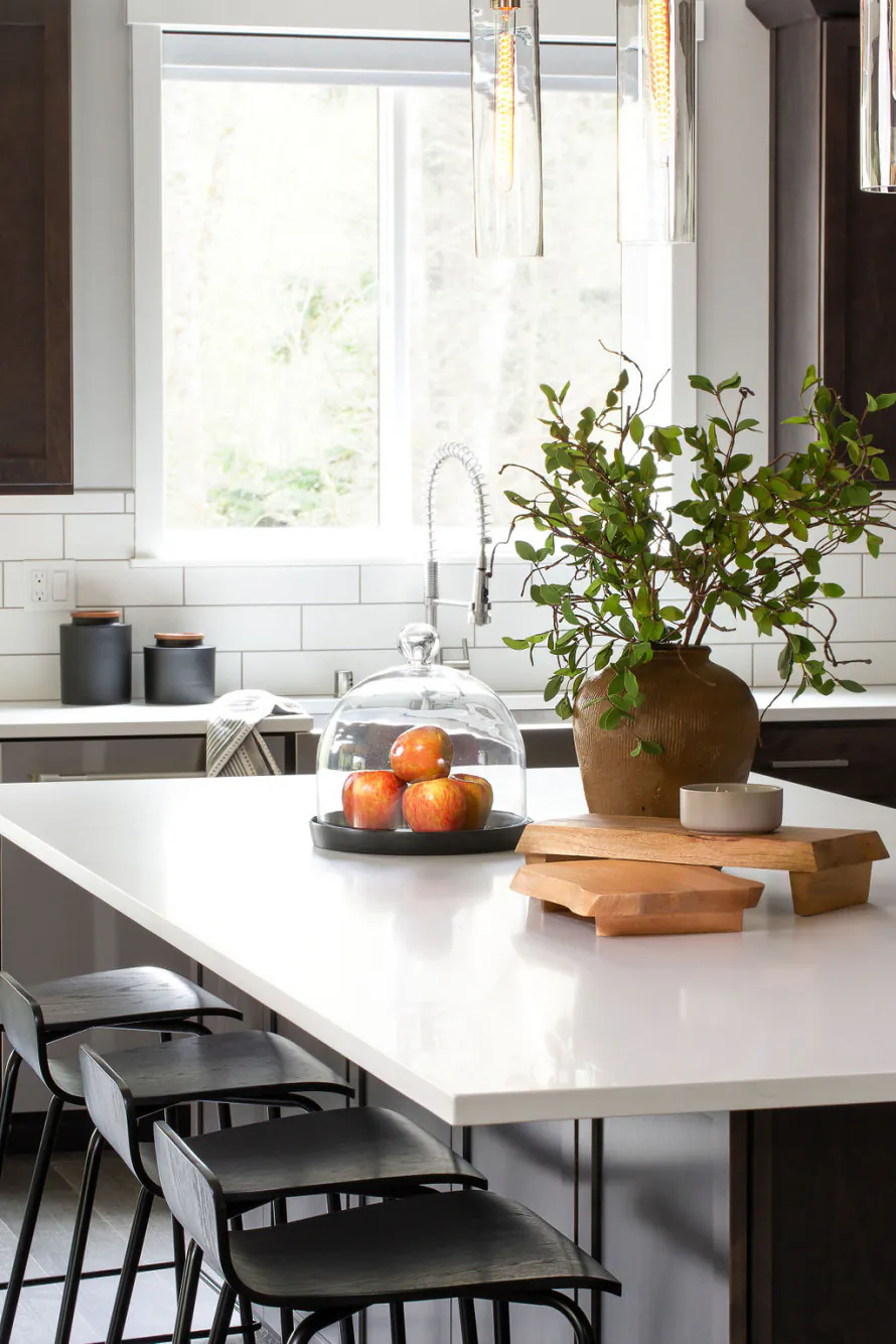 white-kitchen-island-black-stools-kitchen-design-2