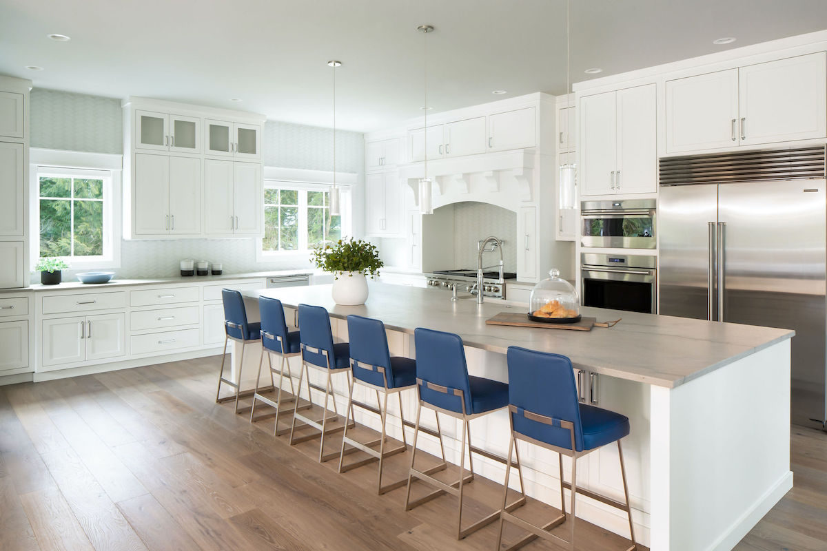 kitchen-island-six-stools-seating-interior-design