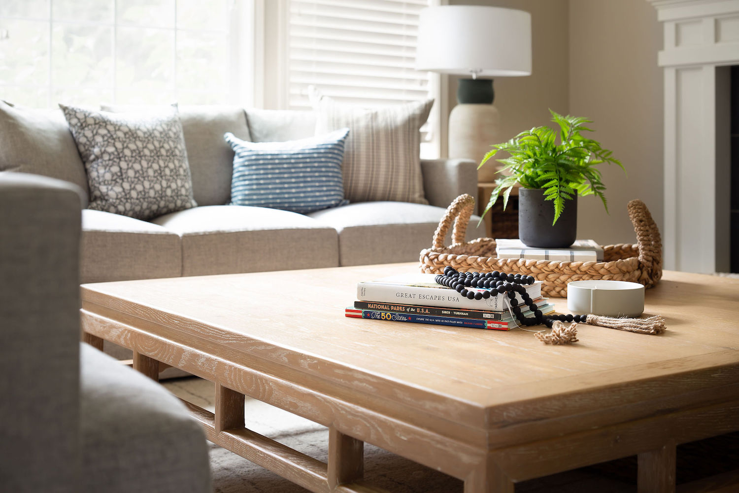 living-room-coffee-table-accessories-decor