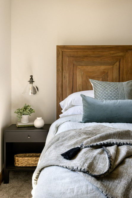 bedroom-interior-design-wooden-headboard