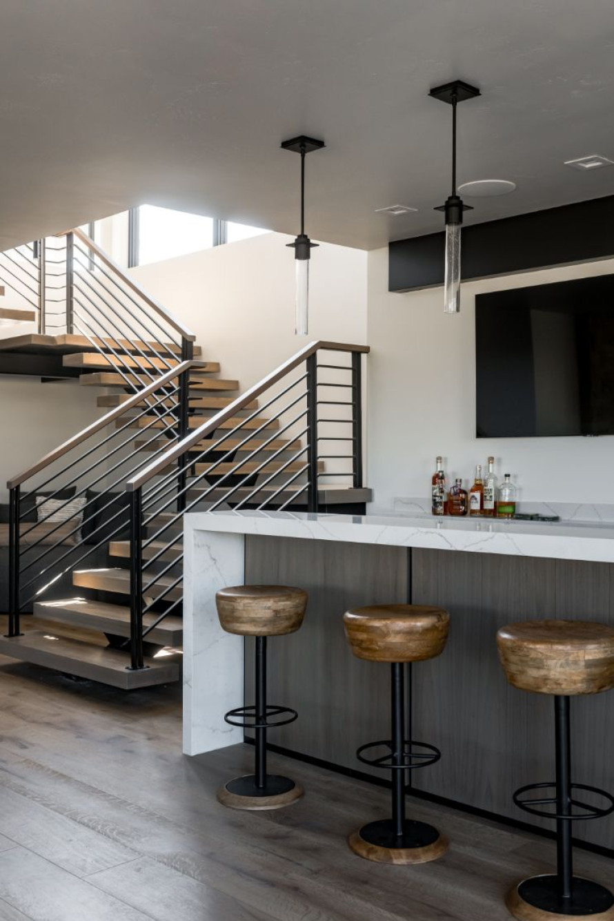 29-bar-next-to-stairs-michelle-yorke