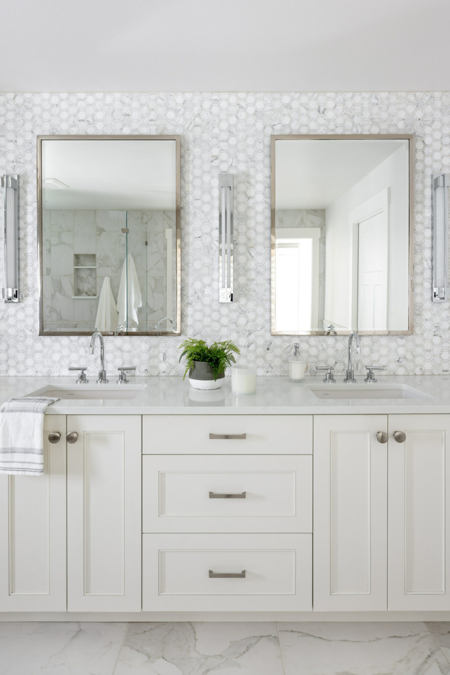 white-furniture-mirrors-bathroom-interior-desig