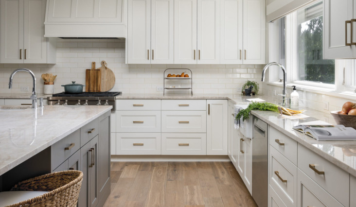 Designing an Award-Winning Pine Lake Kitchen That Balances Beauty and Function